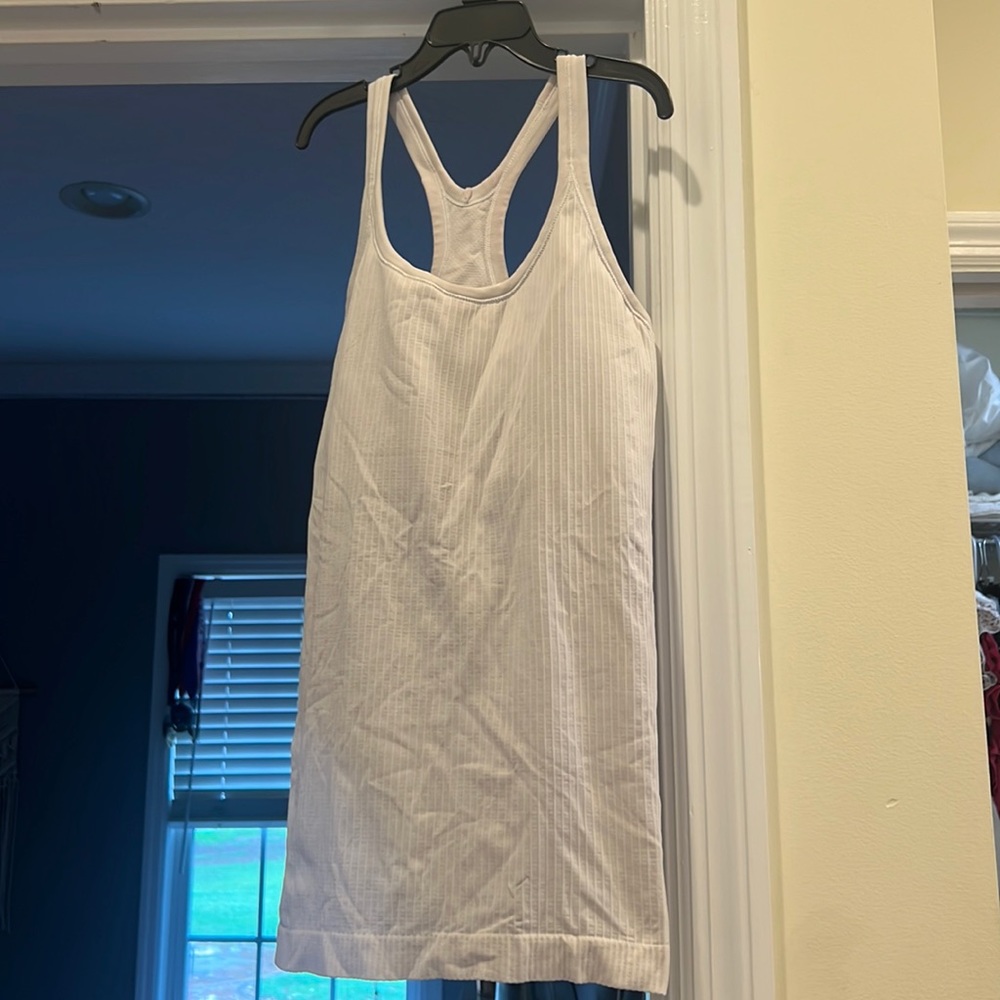 Lululemon white tanktop